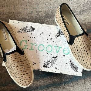 New Groove women's size 8 sneakers